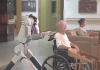 人形机器人从舞台“动起来”向工厂“用起来” 提“智”向“新”点燃智能经济新引擎