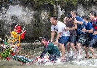 端午还剩1天猎德村的天塌了3条龙舟翻2条原因出在闺女身上