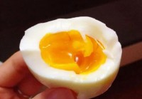 别再吃半生熟溏心蛋没熟透的鸡蛋潜藏这几种危害!