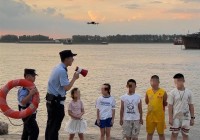 无人机“硬核喊话” 成功劝离嬉水小孩