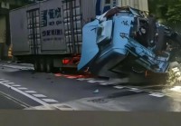 卡车司机带16岁儿子出车 在四川高速上双双遇难