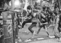 印尼爆发大规模抗议 当地华人:多位政要住宅被洗劫