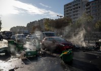 “封锁法国”席卷法兰西 新总理上台碰上全国抗议