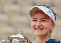 半个小时后郑钦文即将冲击WTA年终总决赛的决赛