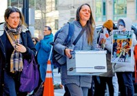 特朗普还没访华大批高层职员辞职审批程序已瘫痪中方行动了