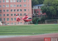 一架飞机紧急降落武大！