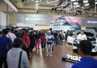 AiMOGA墨甲机器人惊艳亮相印尼车展加速东南亚智能销售布局