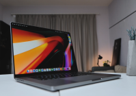 MacBook Pro评测：M2 Max还能一边生产力一边玩3A游戏！丨凰家评测