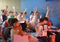 小学生“对话”阿基米德趣味实验点燃科学热情