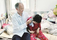 漳州好哥哥 照顾瘫痪妹妹16年