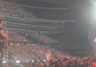 演唱会出轨被拍男主起诉酷玩乐队：彻底毁了他的生活