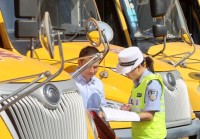 检查校车迎开学