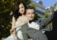 她是央视最美主持24岁嫁42岁丈夫如今对患病丈夫不离不弃