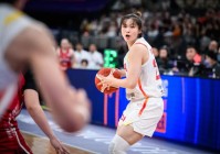 三分命中率533%！中国女篮27岁第一射手横空出世：又美又能打
